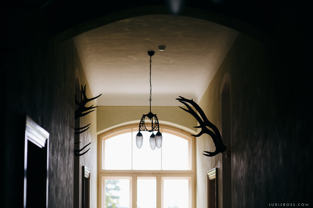 Kāzas Jaunmoku pilī ar ceremoniju lapenē