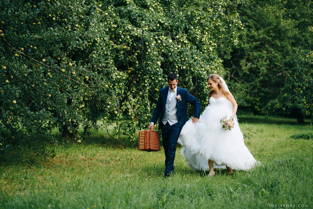 Kāzas Jaunmoku pilī ar ceremoniju lapenē