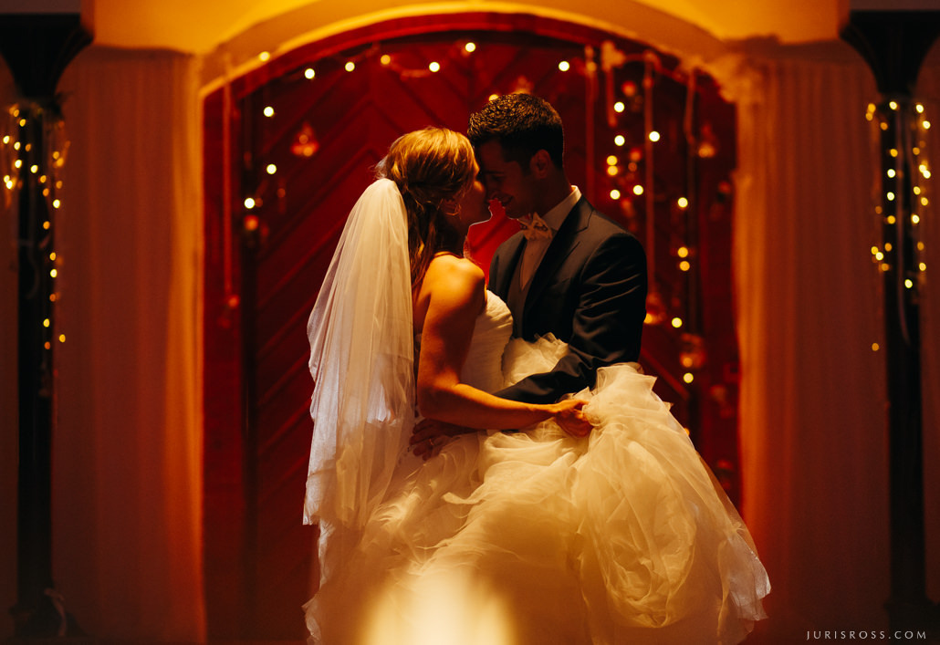 Kāzas Jaunmoku pilī ar ceremoniju lapenē