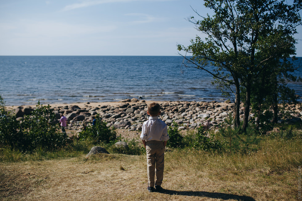 Eko kāzas jūras krastā ar mācītāju, solījumu došana un mielastu dabā