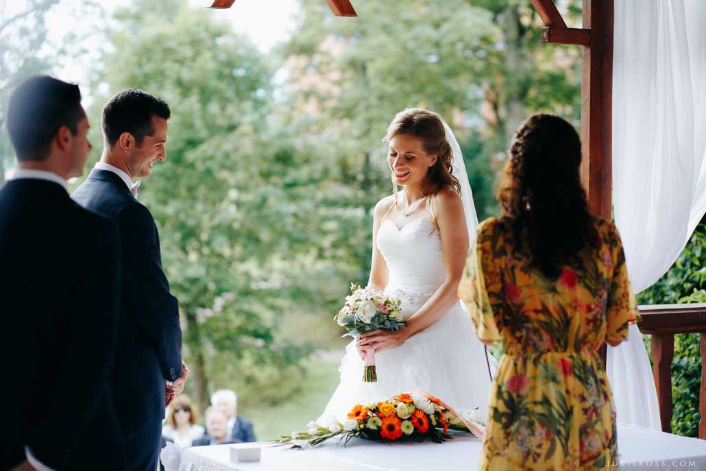 Kāzas Jaunmoku pilī ar ceremoniju lapenē