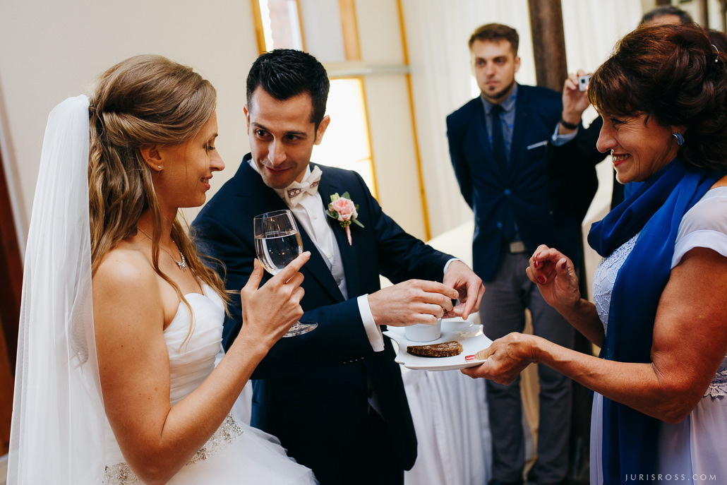 Kāzas Jaunmoku pilī ar ceremoniju lapenē