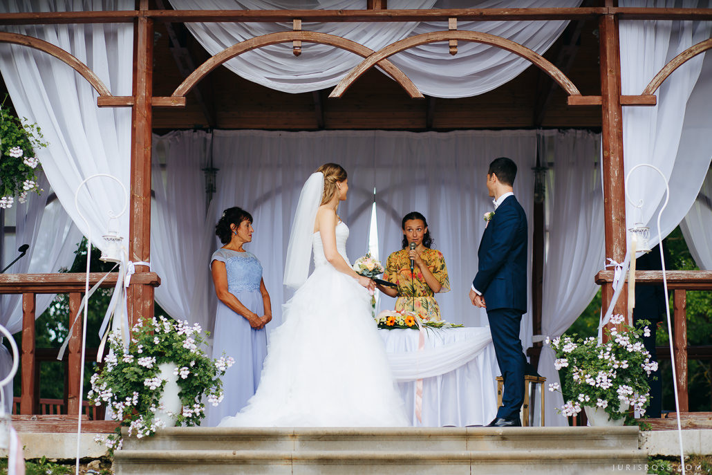 Kāzas Jaunmoku pilī ar ceremoniju lapenē