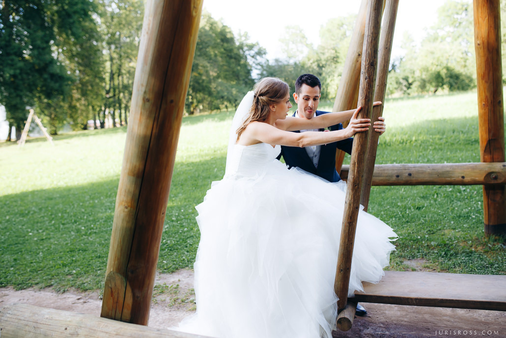 Kāzas Jaunmoku pilī ar ceremoniju lapenē