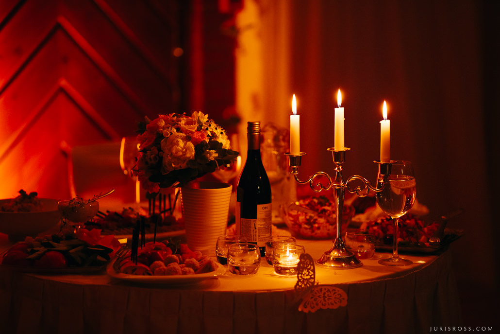 Kāzas Jaunmoku pilī ar ceremoniju lapenē