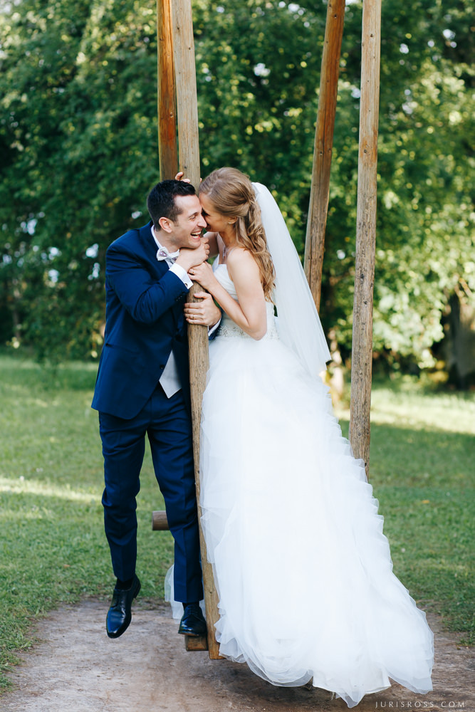 Kāzas Jaunmoku pilī ar ceremoniju lapenē