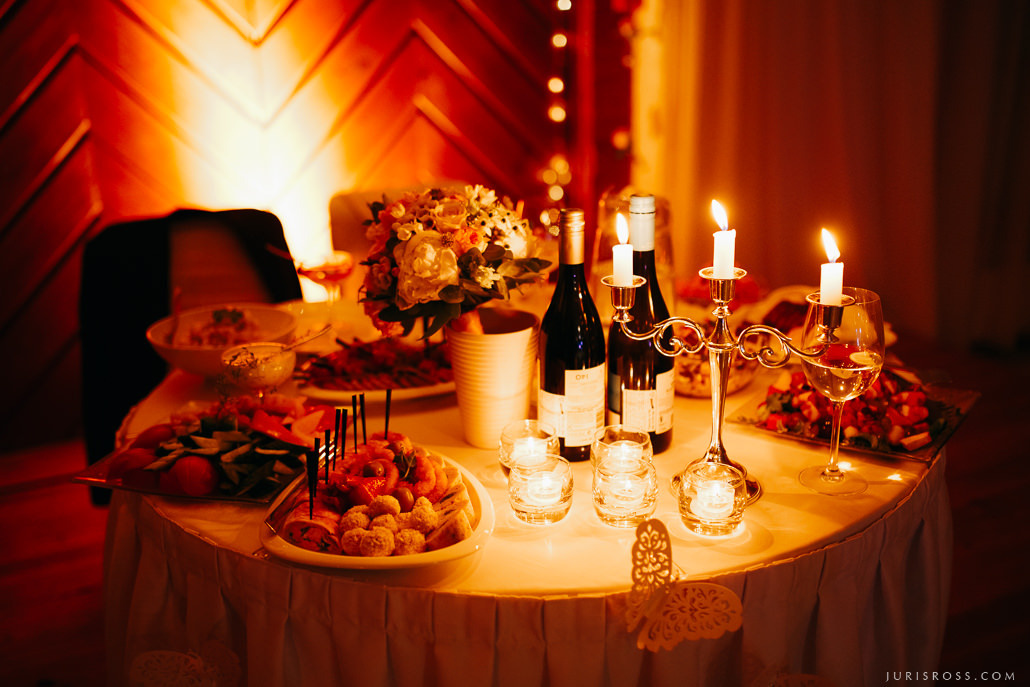 Kāzas Jaunmoku pilī ar ceremoniju lapenē