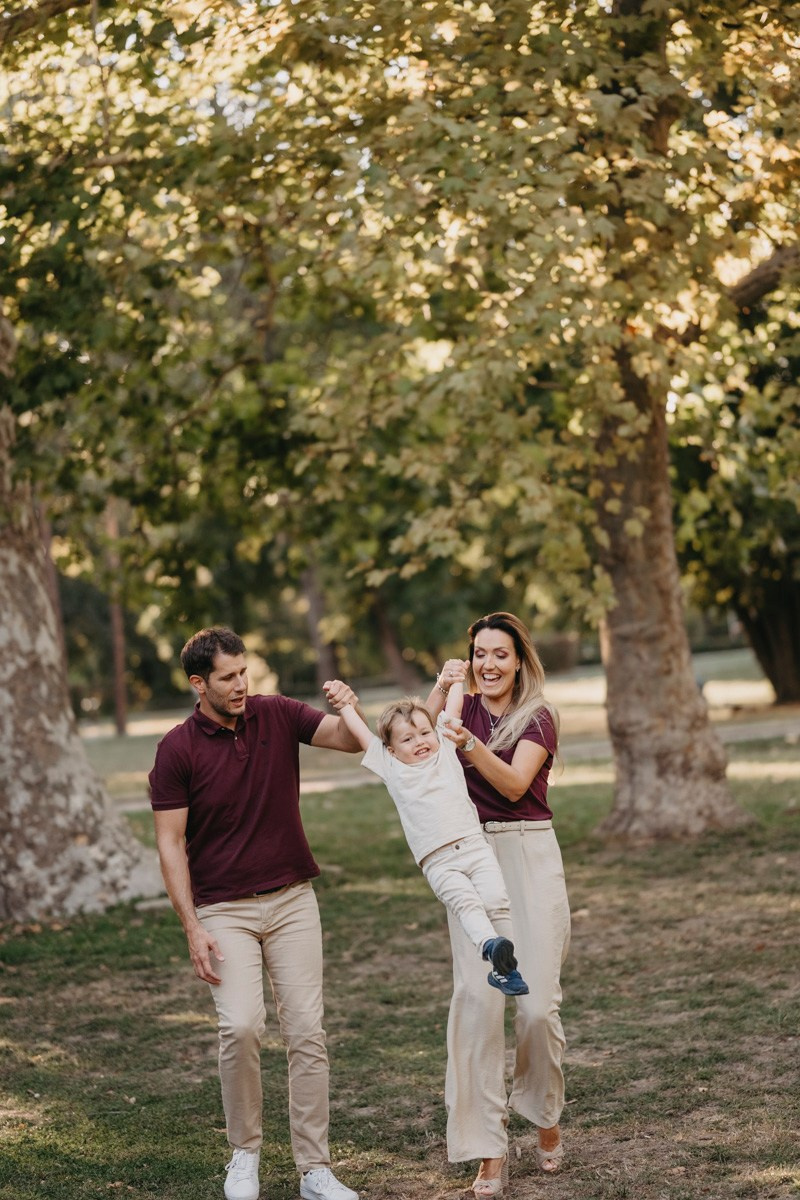 Aleksandra, Lazar, Marin i Leo / porodicno fotografisanje napolju. Deciji i porodicni fotograf u Beogradu Oksana Skendzic
