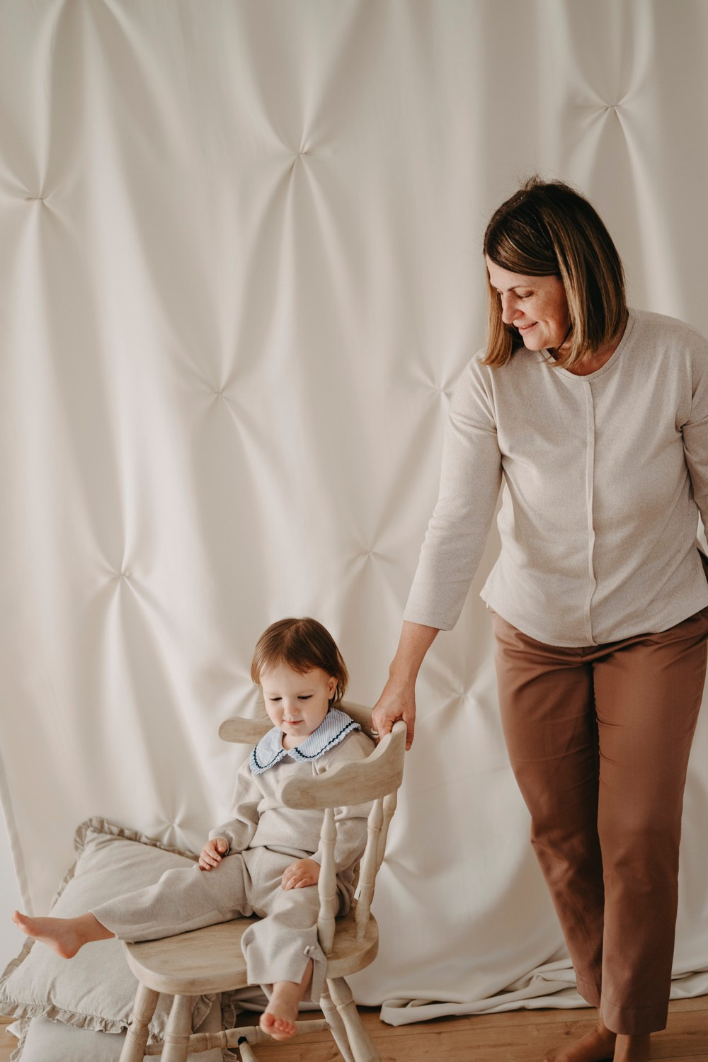 Mamine i bakine Masa i Nadja. Deciji i porodicni fotograf u Beogradu Oksana Skendzic