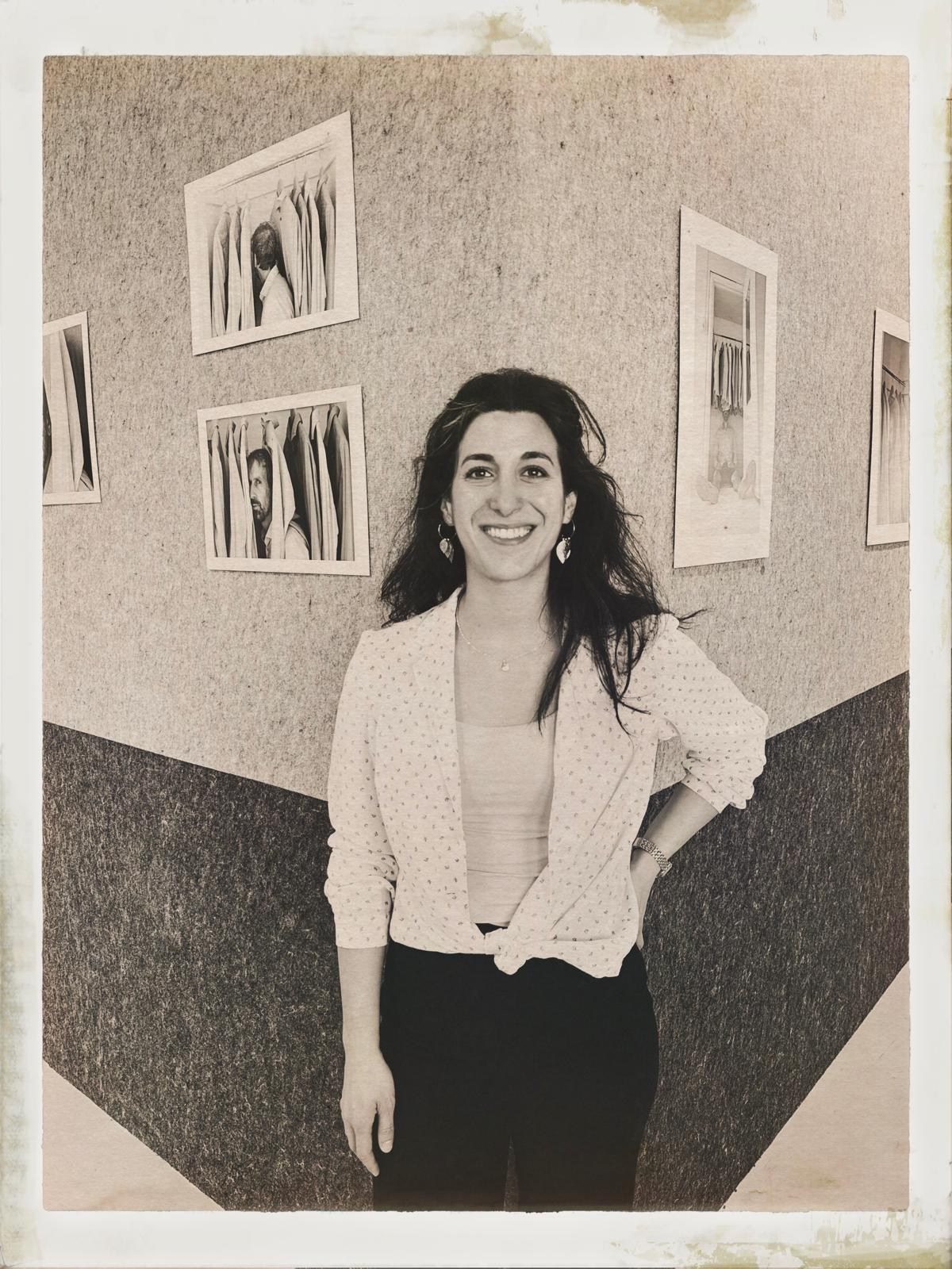 Biography of the photographer Julie Nakzi. Éclat Photos. Exclusive portrait photography service