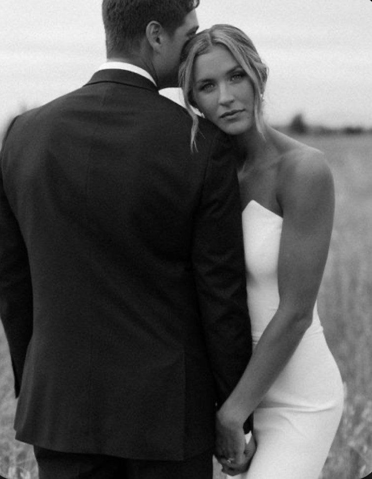 Posa di base per un servizio fotografico di coppia