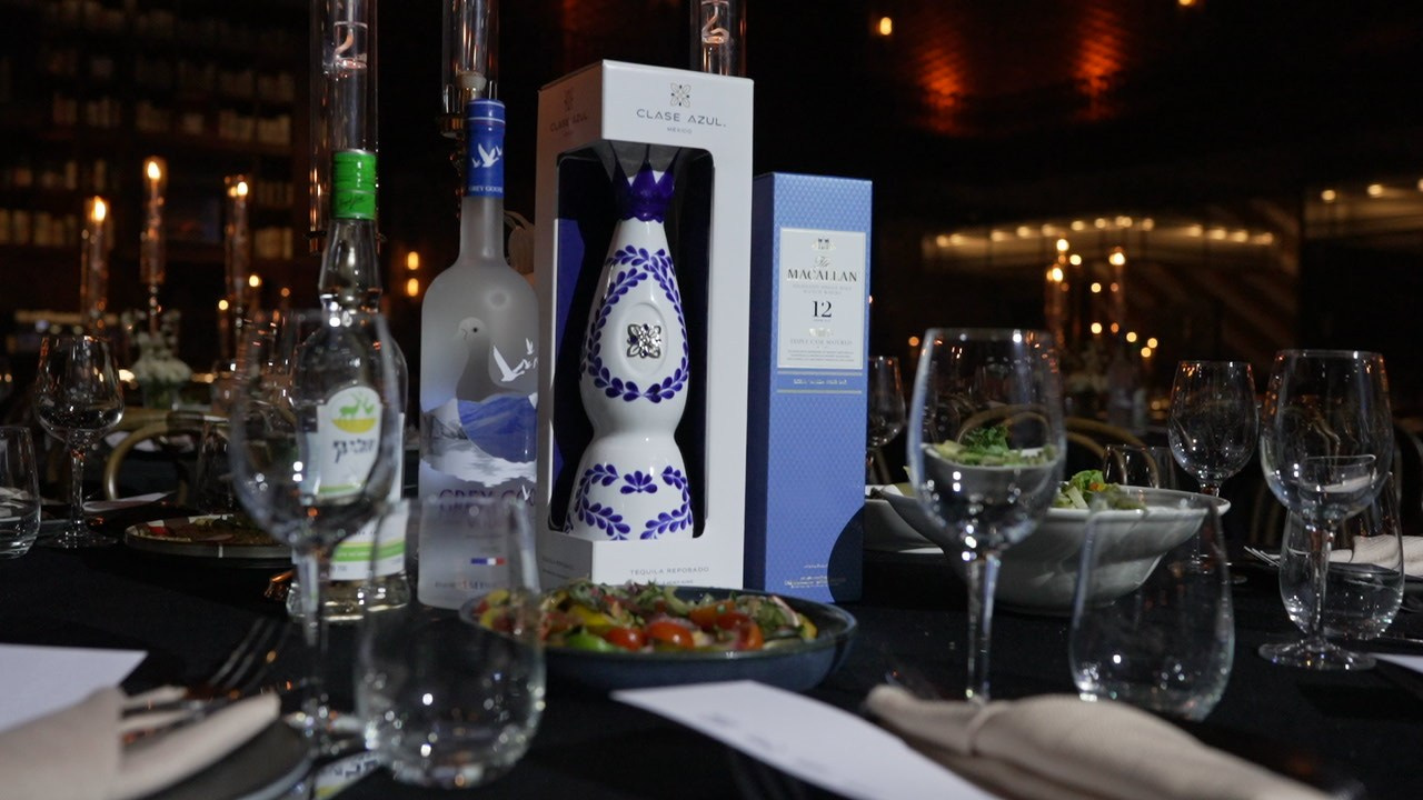 VIA / BASICO. Wedding and events photographers Studio Shalom