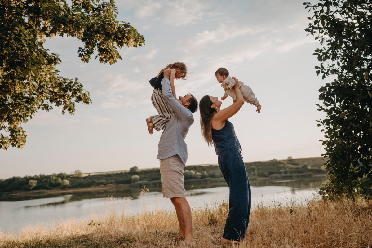 Jelena Milos Dunja i Mila / porodicno fotografisanje. Deciji i porodicni fotograf u Beogradu Oksana Skendzic