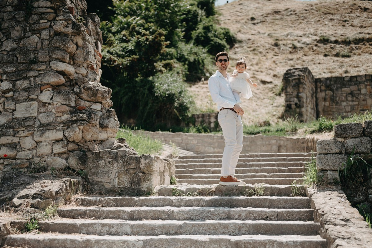 Lara / krstenje, crkva svete Ruzice na Kalemegdanu. Deciji i porodicni fotograf u Beogradu Oksana Skendzic