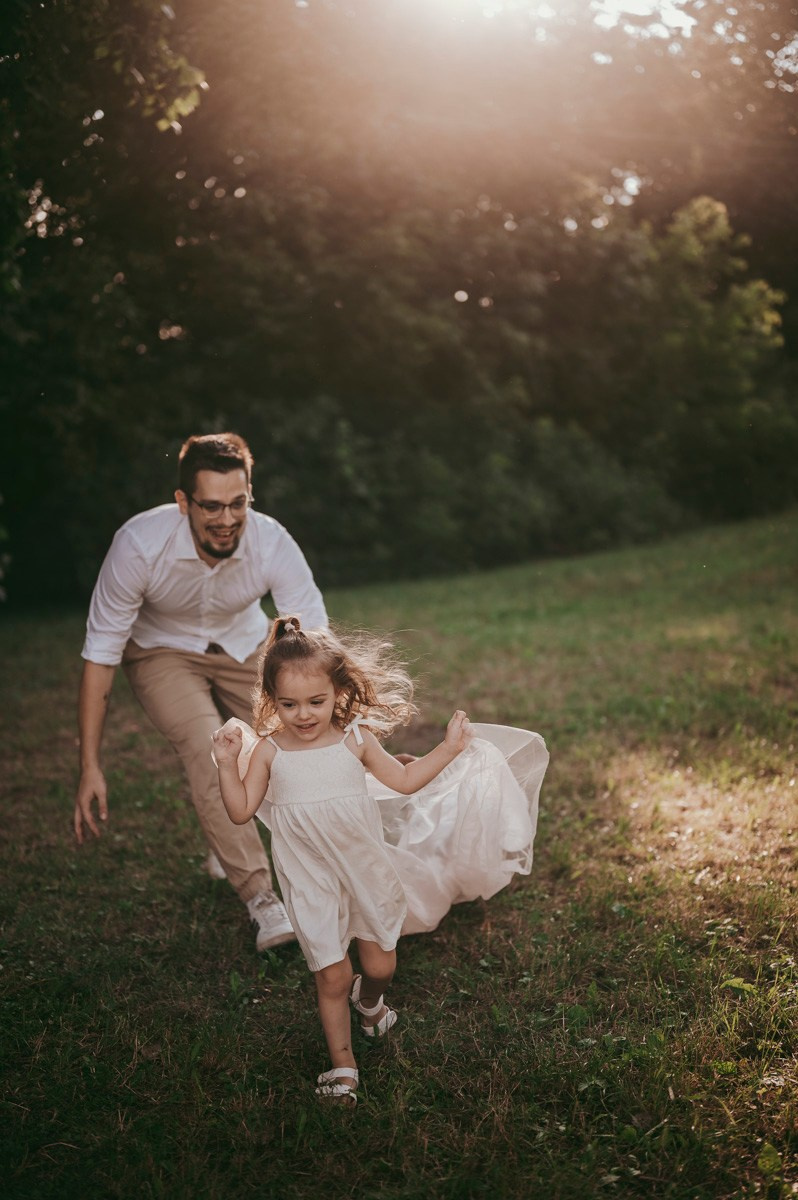 Kristina, Milos i Kalina / porodicno fotografisanje u prirodi. Deciji i porodicni fotograf u Beogradu Oksana Skendzic