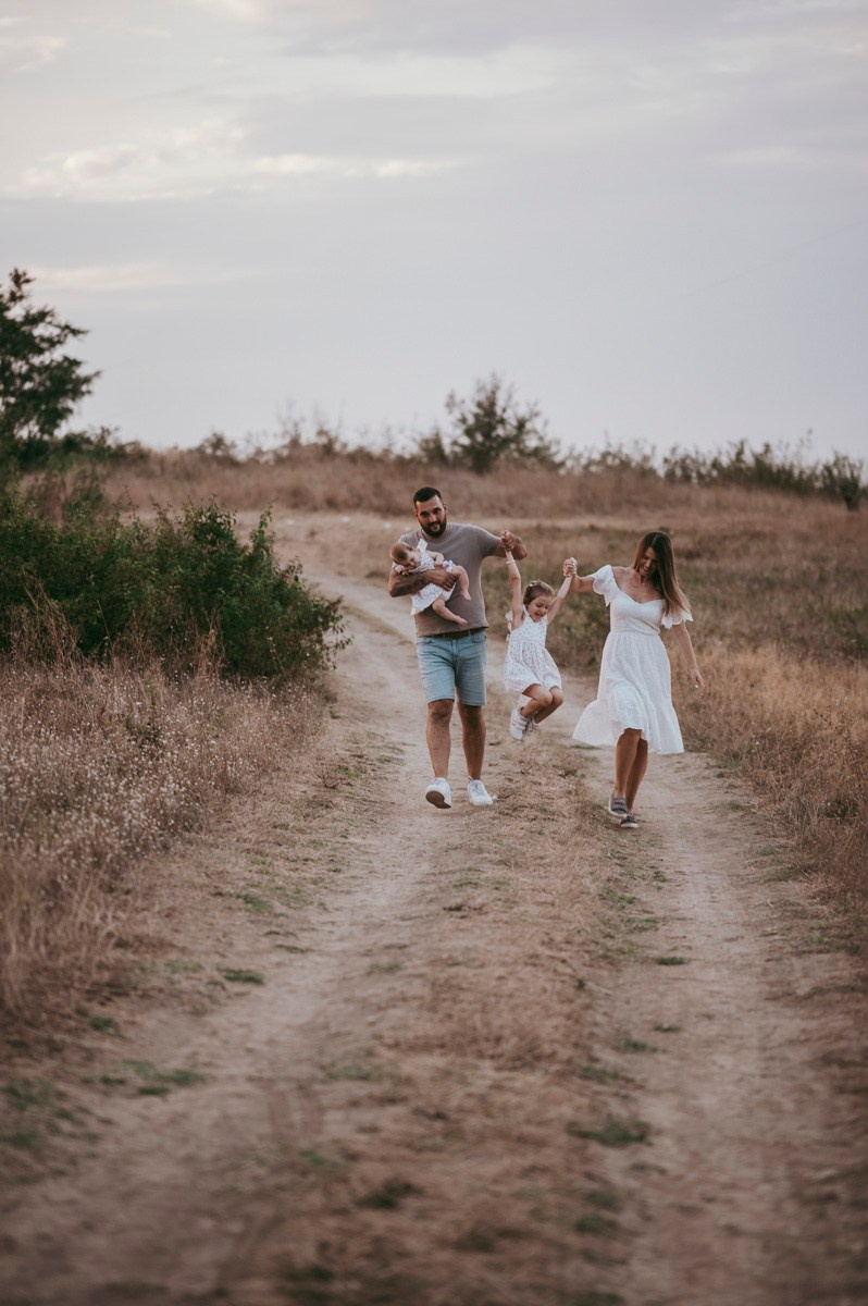 Sonja, Bojan, Nadja i Una / porodicno fotografisanje. Deciji i porodicni fotograf u Beogradu Oksana Skendzic