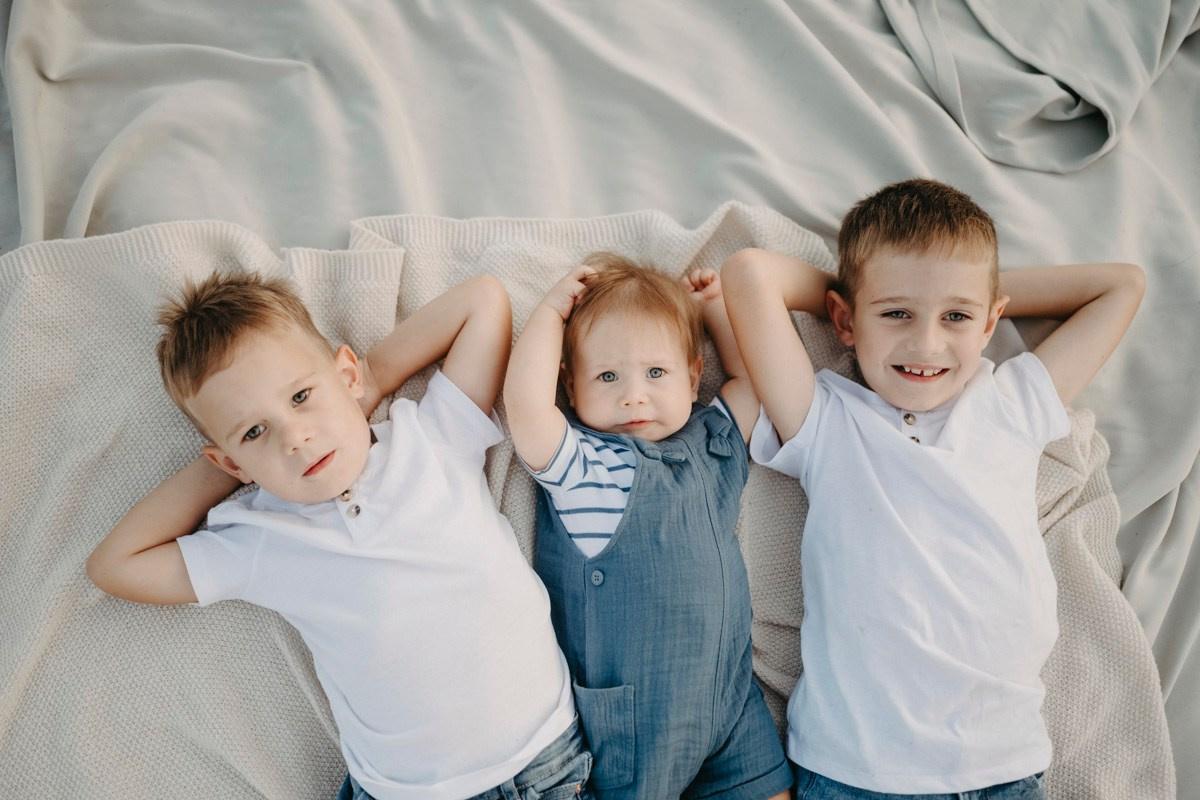 Basici / porodicno fotografisanje u prirodi. Deciji i porodicni fotograf u Beogradu Oksana Skendzic