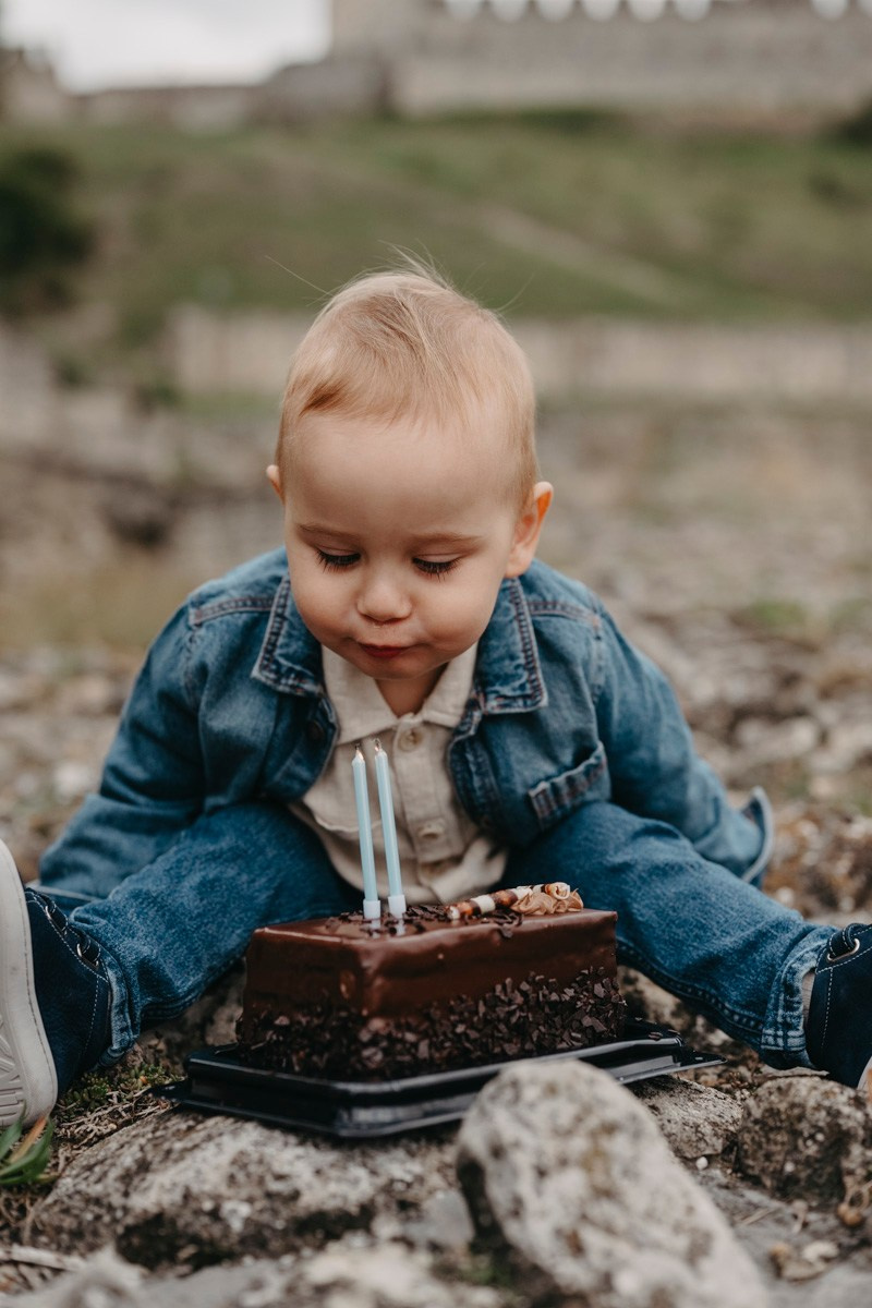 Nevena, Dusan i Vuk porodicno fotografisanje napolju. Deciji i porodicni fotograf u Beogradu Oksana Skendzic
