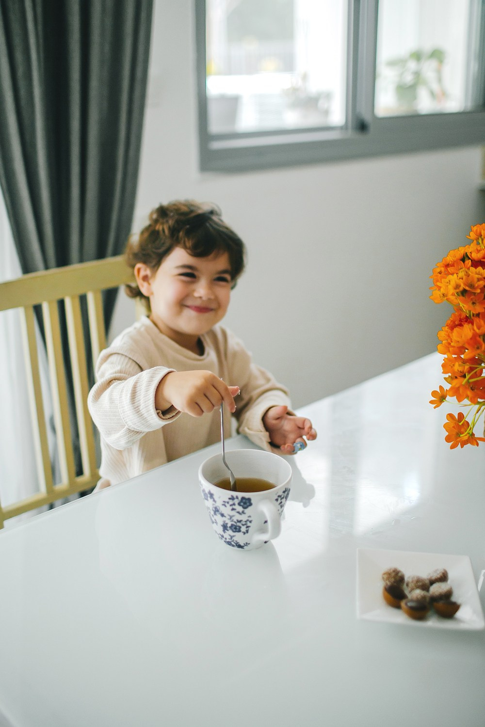 Mom&daughter at home. Family photographer in Israel