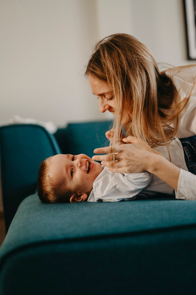 Fotografisanje bebe kod kuce — Milana, Milos, Marko i Mila. Deciji i porodicni fotograf u Beogradu Oksana Skendzic