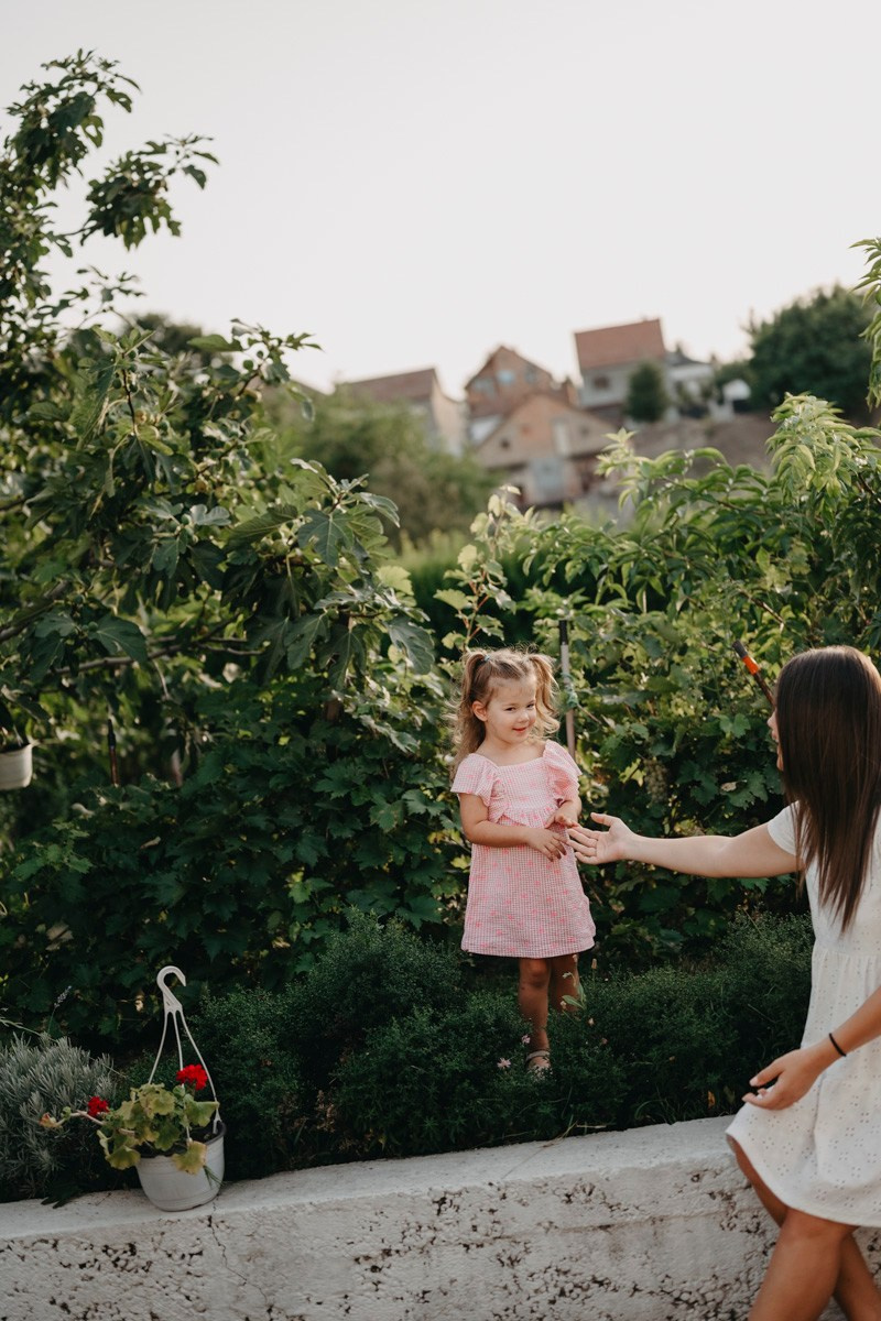 Jelena, Milos, Lena i Viktor / porodicno fotografisanje. Deciji i porodicni fotograf u Beogradu Oksana Skendzic