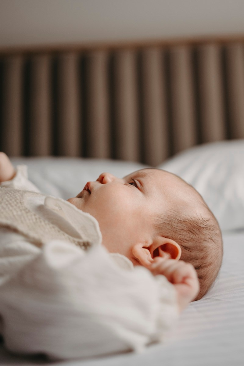 Bojana, Marko i Eva — fotografisanje bebe kod kuce. Deciji i porodicni fotograf u Beogradu Oksana Skendzic