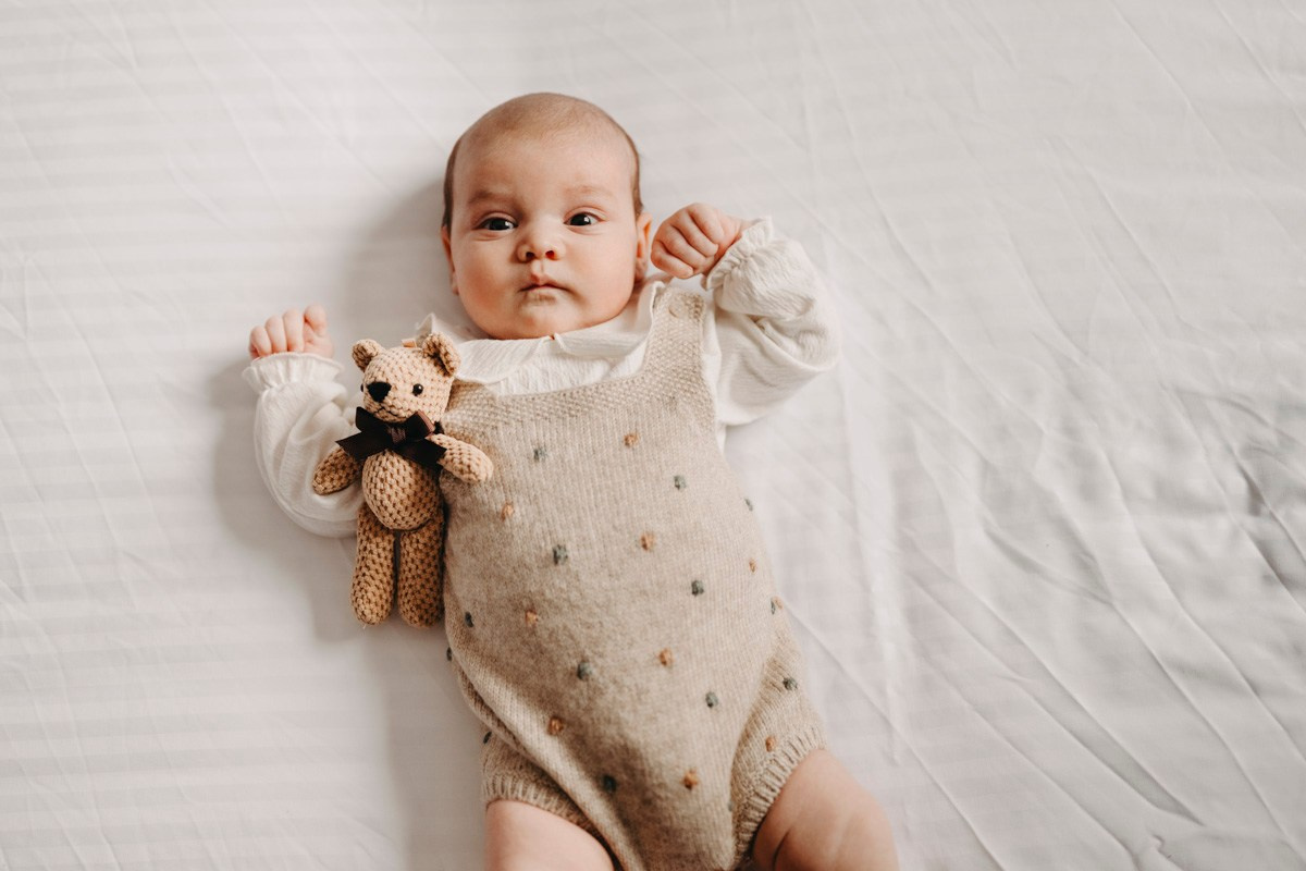Bojana, Marko i Eva — fotografisanje bebe kod kuce. Deciji i porodicni fotograf u Beogradu Oksana Skendzic