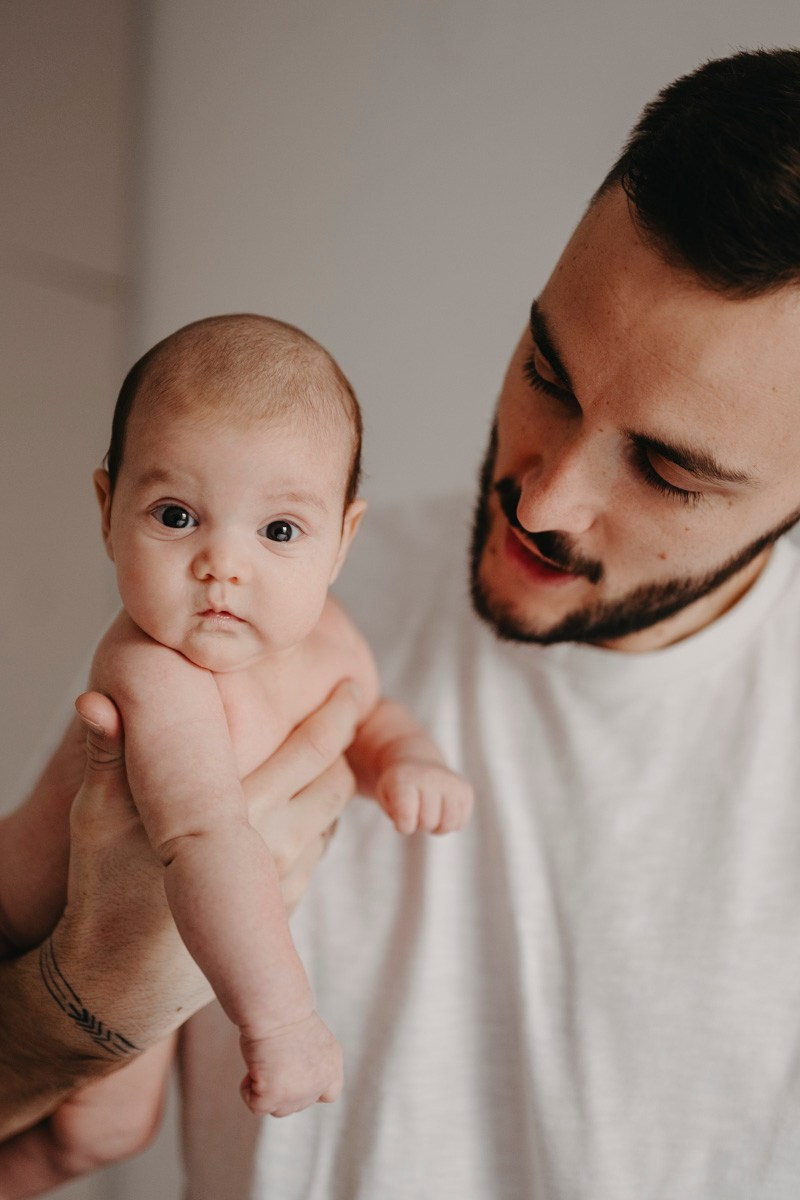 Bojana, Marko i Eva — fotografisanje bebe kod kuce. Deciji i porodicni fotograf u Beogradu Oksana Skendzic