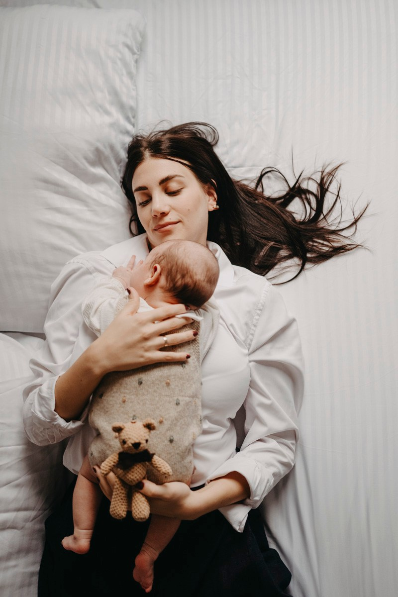 Bojana, Marko i Eva — fotografisanje bebe kod kuce. Deciji i porodicni fotograf u Beogradu Oksana Skendzic