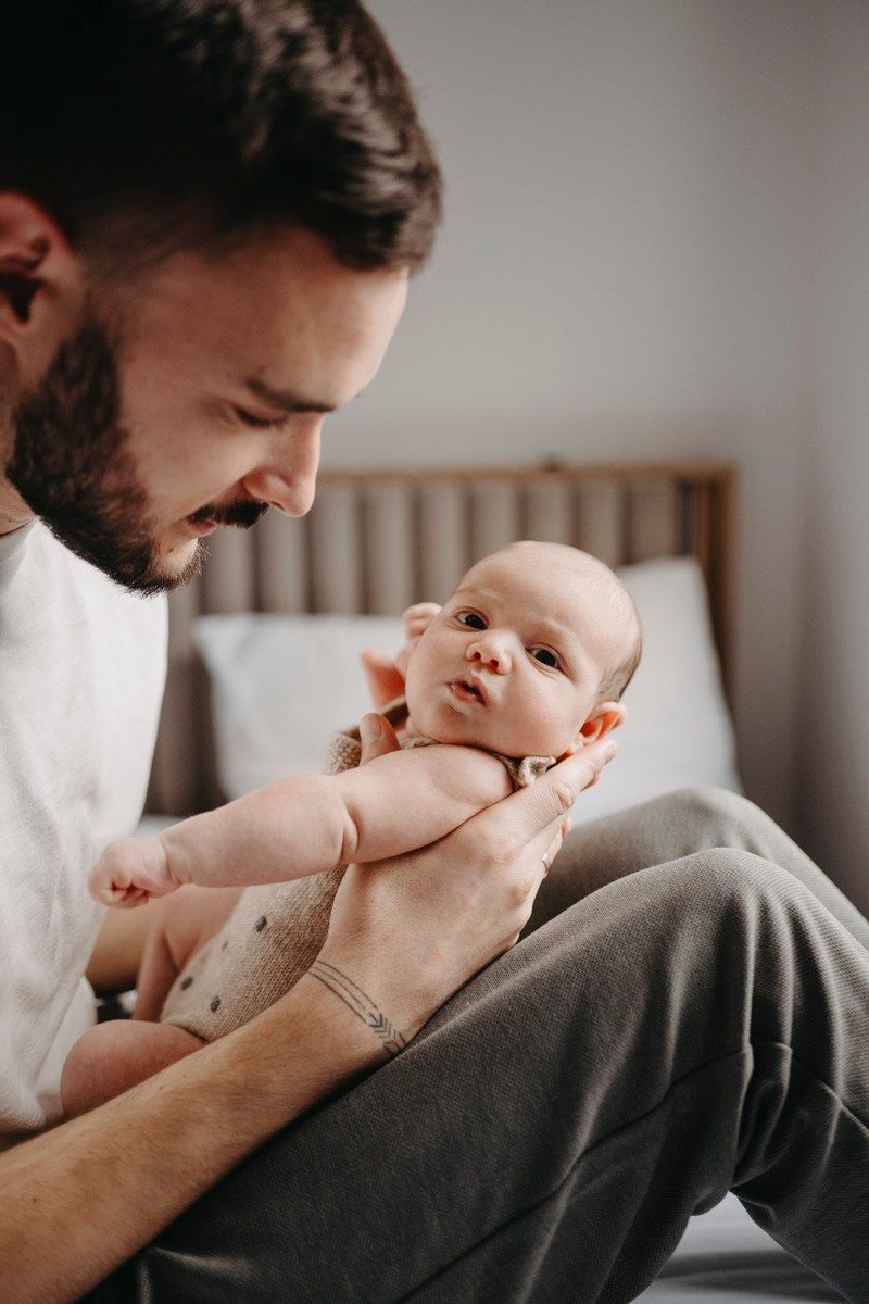 Bojana, Marko i Eva — fotografisanje bebe kod kuce. Deciji i porodicni fotograf u Beogradu Oksana Skendzic