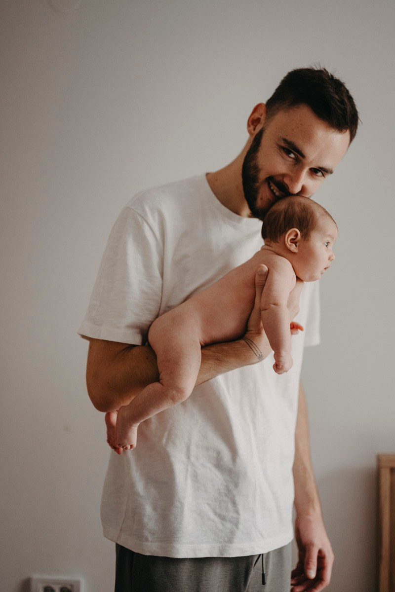 Bojana, Marko i Eva — fotografisanje bebe kod kuce. Deciji i porodicni fotograf u Beogradu Oksana Skendzic