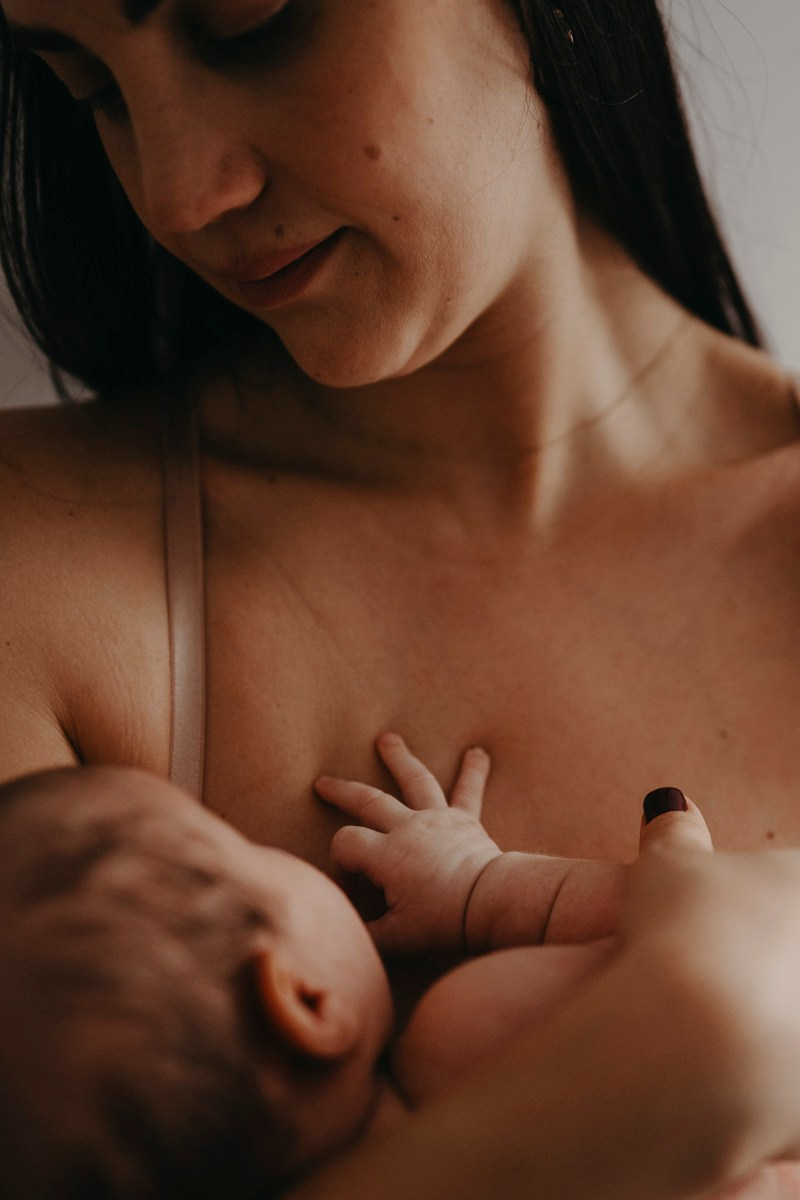Bojana, Marko i Eva — fotografisanje bebe kod kuce. Deciji i porodicni fotograf u Beogradu Oksana Skendzic