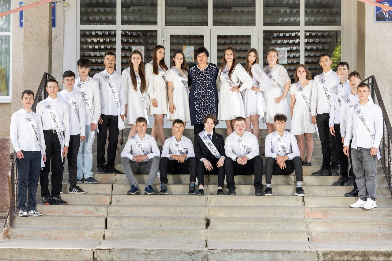 Recenzii. Albume de absolvire: gradinita, gimnaziu, liceu. Venete in Moldova