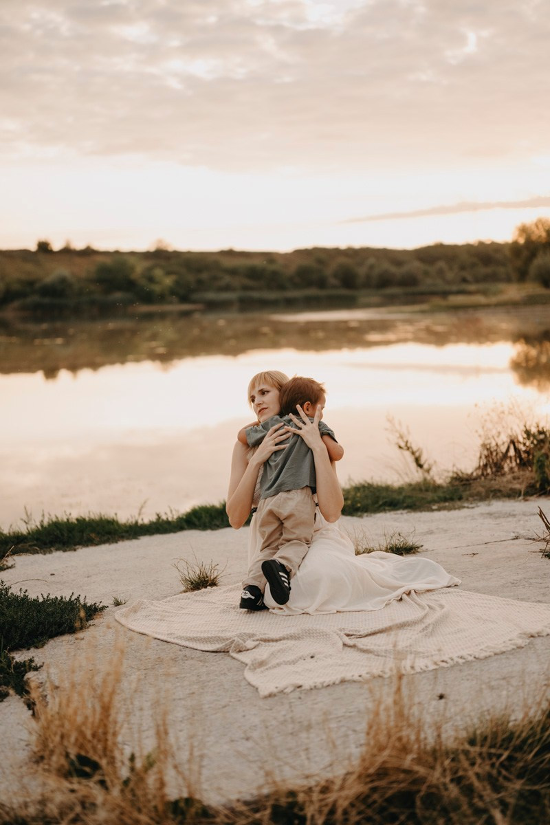 Dijana, Relja i Teo / porodicno fotografisanje napolju. Deciji i porodicni fotograf u Beogradu Oksana Skendzic