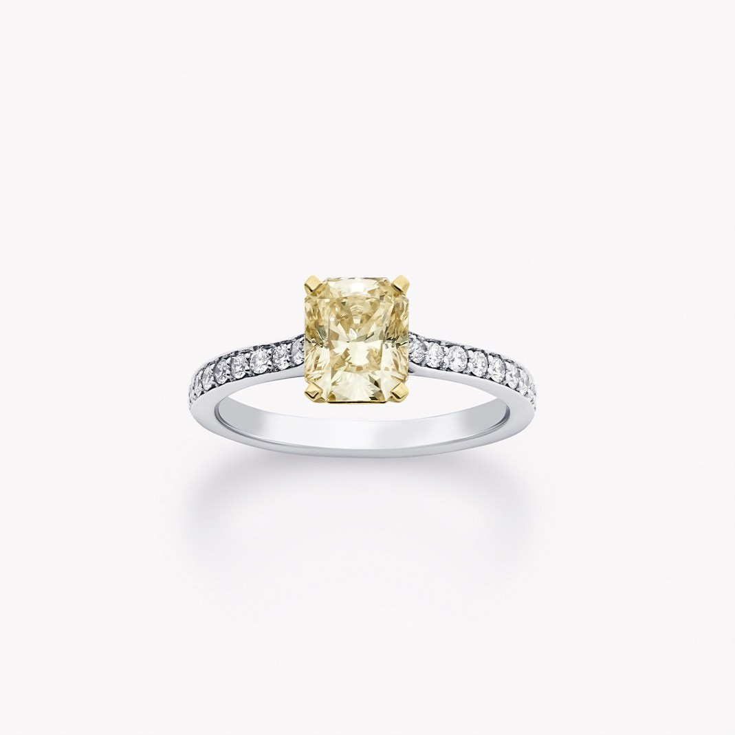 E-COMMERCE JEWELRY. Dubai photographer Anastasiia.dxb — portrait, fashion and brand photoshoots. Professional photographer for personal and commercial projects