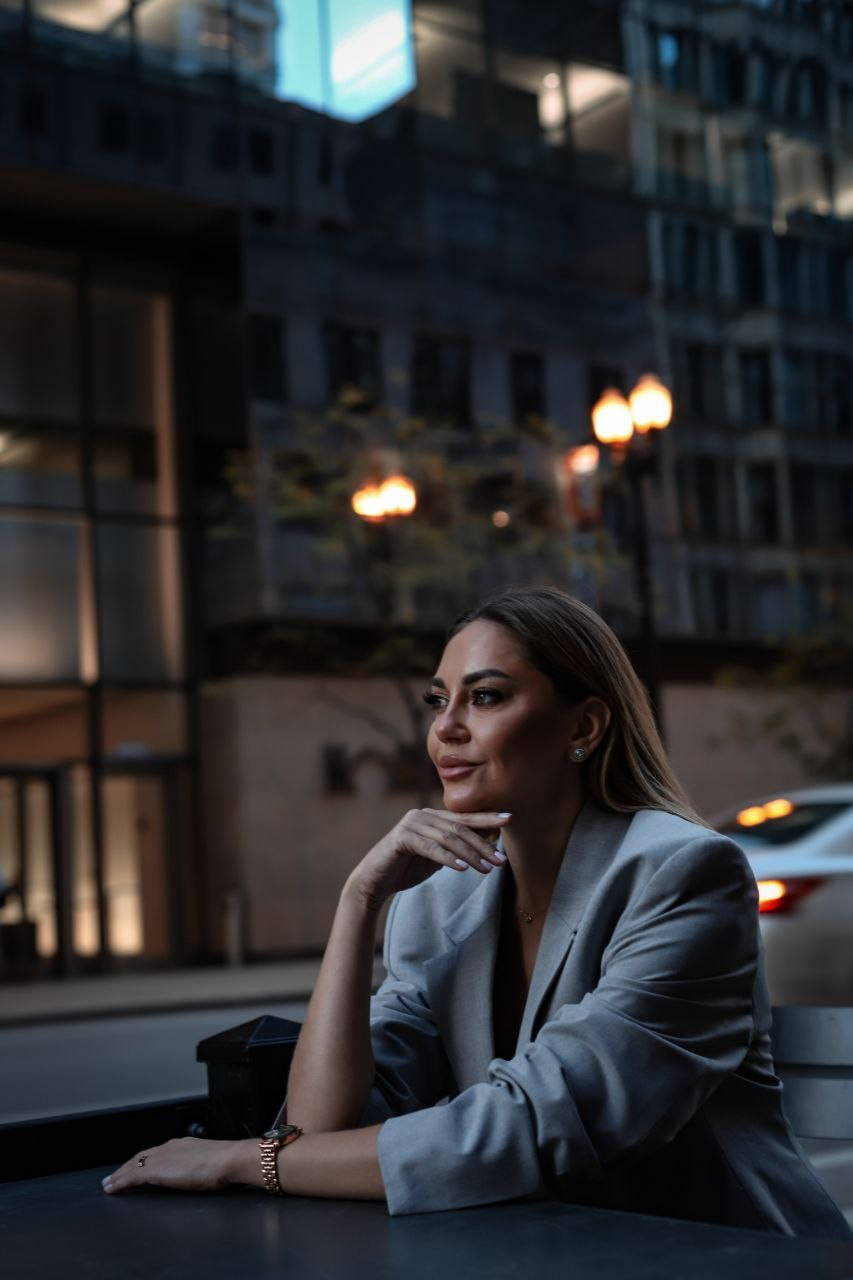 Street shoot with Yulia. VALERIIA VIUNOVA individual shooting\love story\event\brand