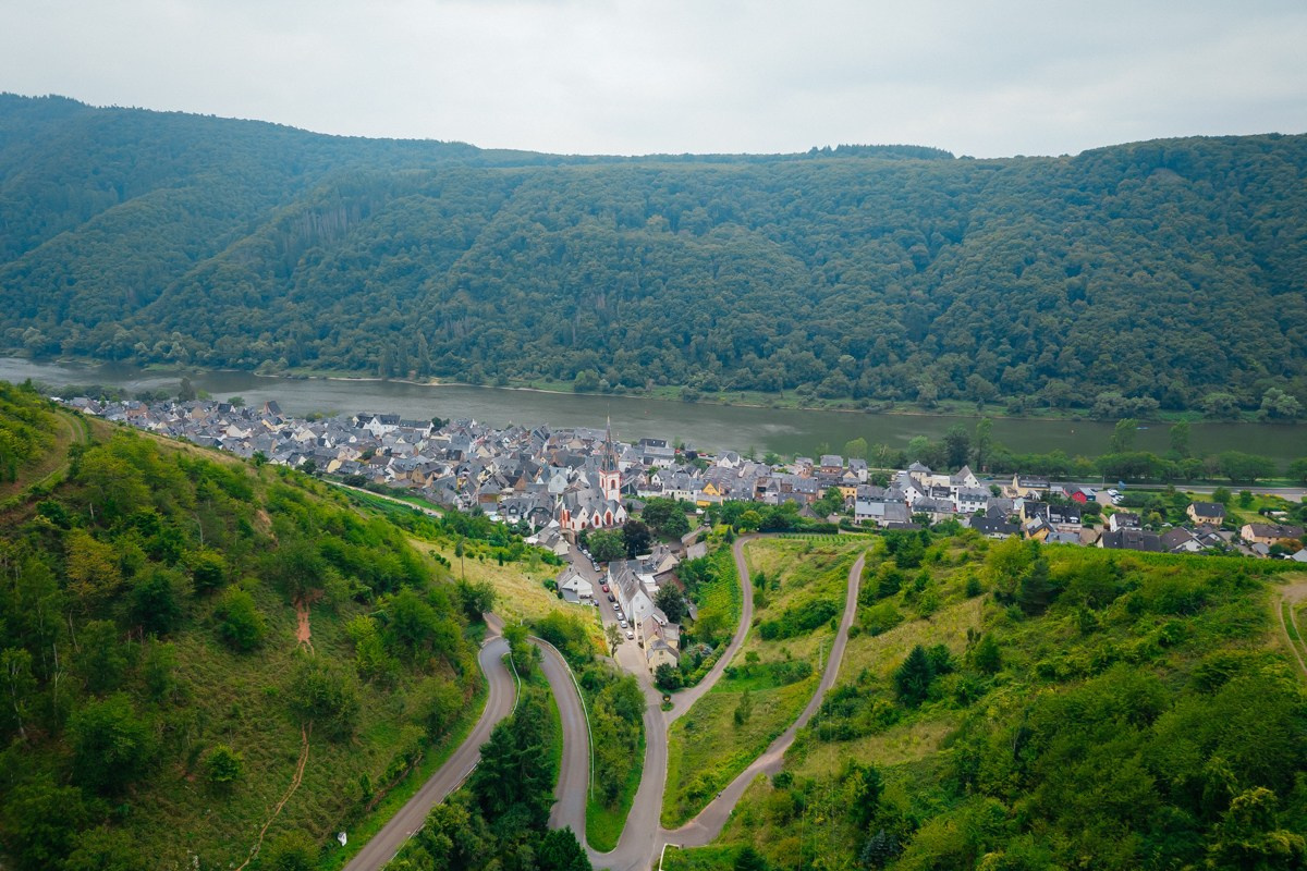 Wedding on a Boat on Mosel River in Beilstein. Wedding photographer & videographer in Germany and Frankfurt | Denis Mirosnik
