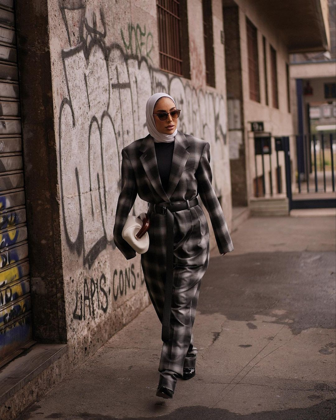 Just Fatema. Julia Di |Fashion streetstyle photographer|videomaker in Milan & Paris