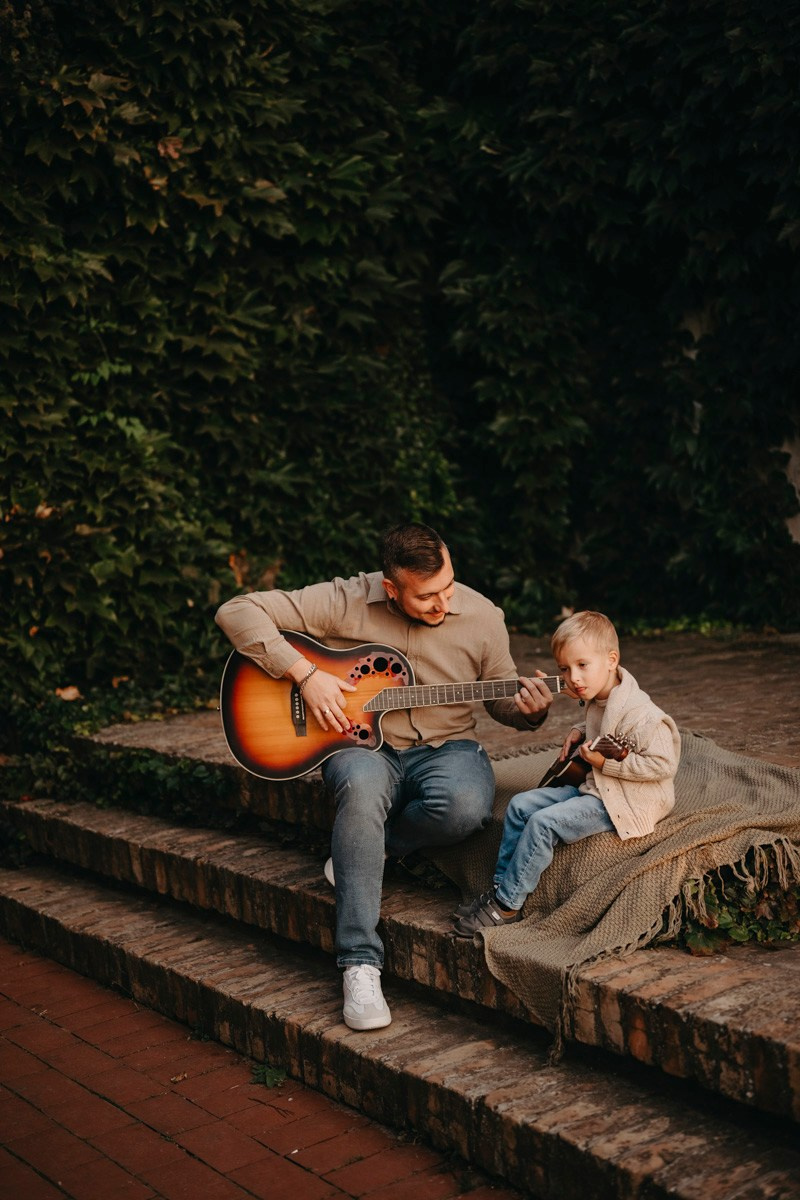 Zlata, Nemanja i Aleksej — porodicno fotografisanje napolju. Deciji i porodicni fotograf u Beogradu Oksana Skendzic