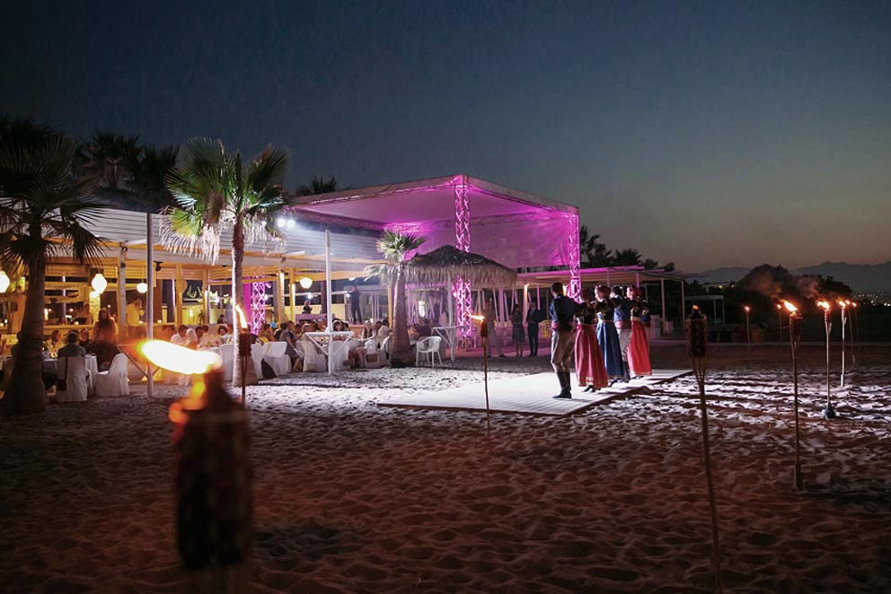 Свадебная площадка для церемонии на Крите. Свадьба, банкет в Греции.