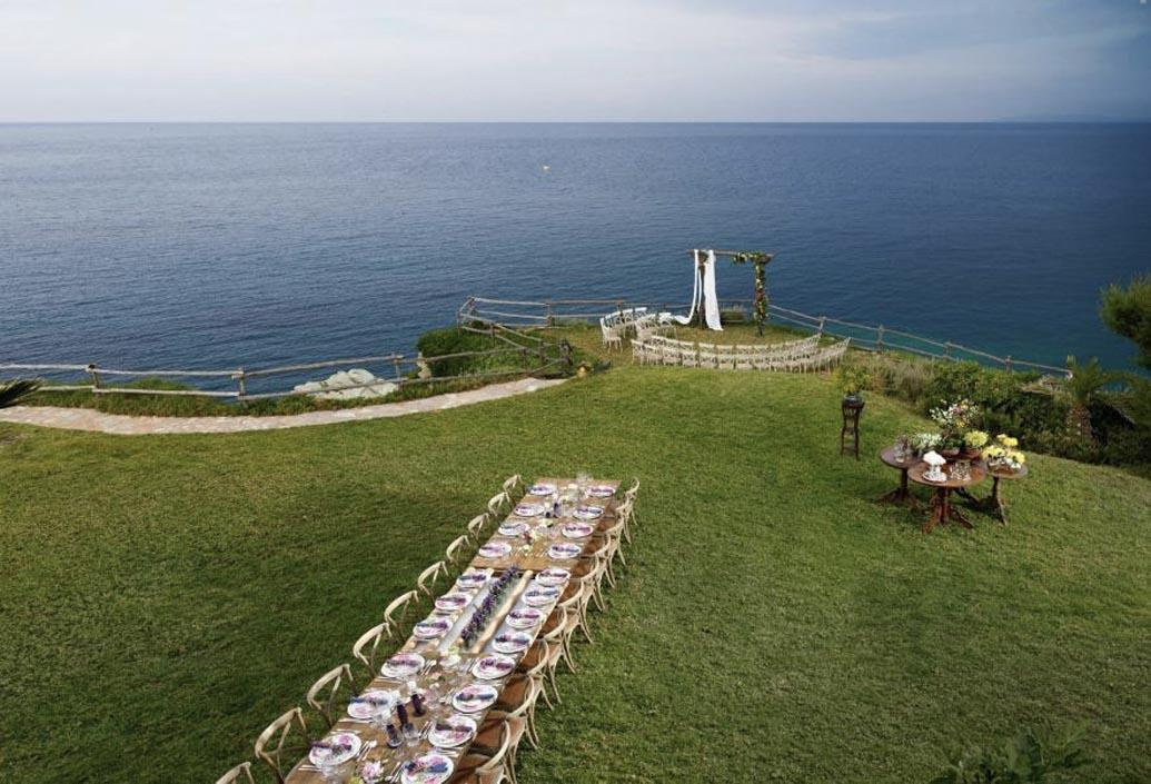 Свадебная площадка для церемонии на Крите. Свадьба, банкет в Греции.
