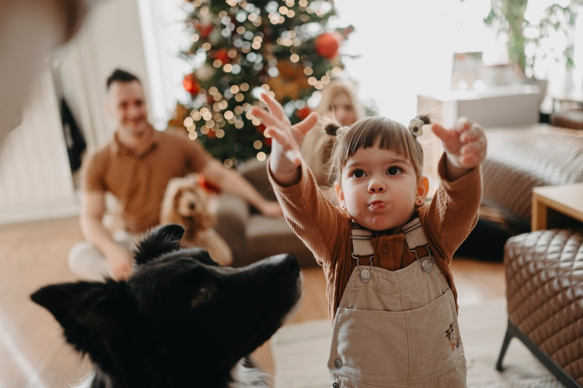Natasa, Ema i Lazar — porodicno fotografisanje kod kuce. Deciji i porodicni fotograf u Beogradu Oksana Skendzic