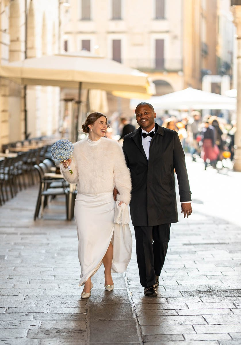 Anastasia e Ronald matrimonio presso il Caffé Pedrocchi Italia. Lorenzo Mazzega Wedding | Fotografo Matrimonio Milano | Reportage