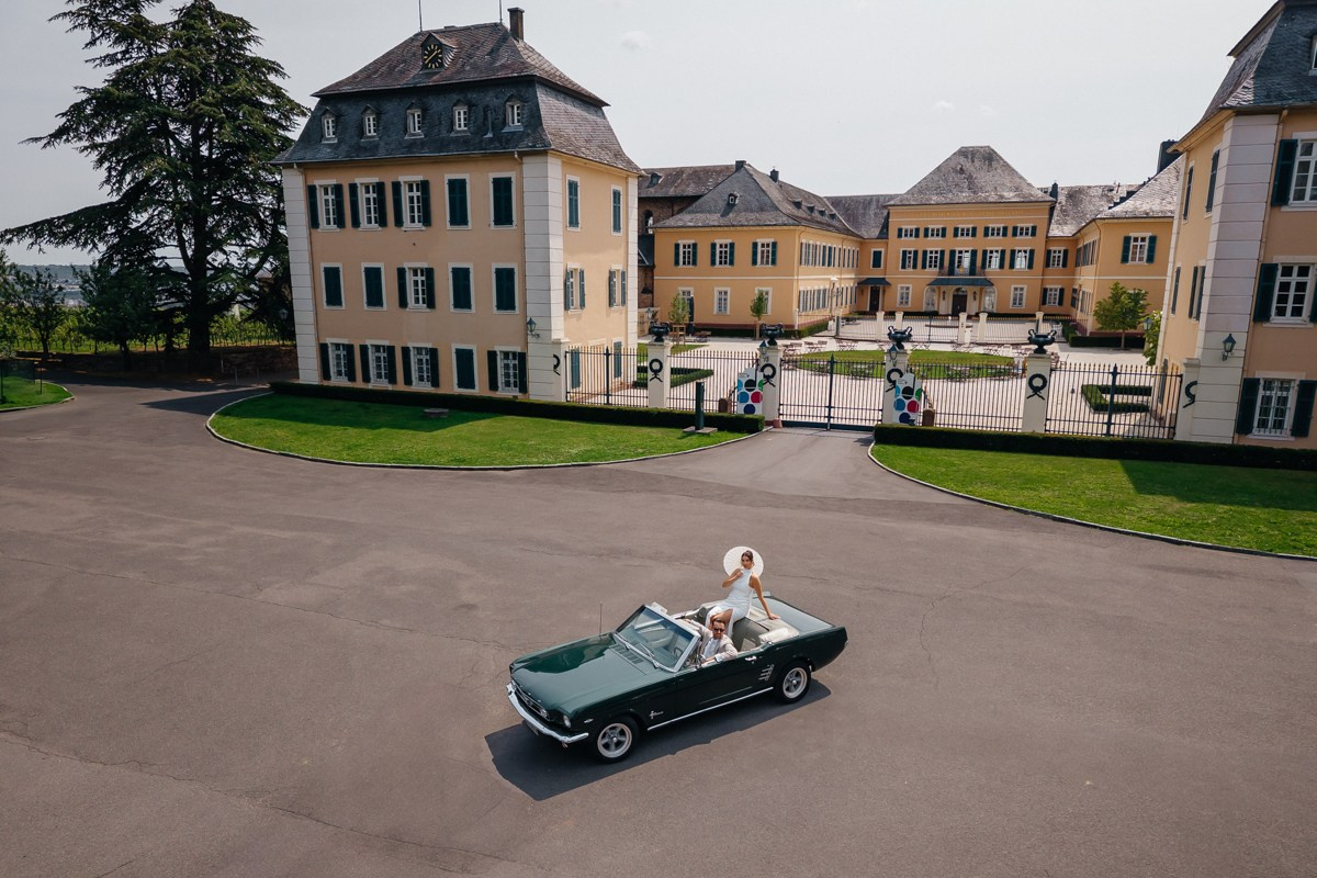 Civil Wedding at Burg Schwarzenstein in Geisenheim. Wedding photographer & videographer in Germany and Frankfurt | Denis Mirosnik