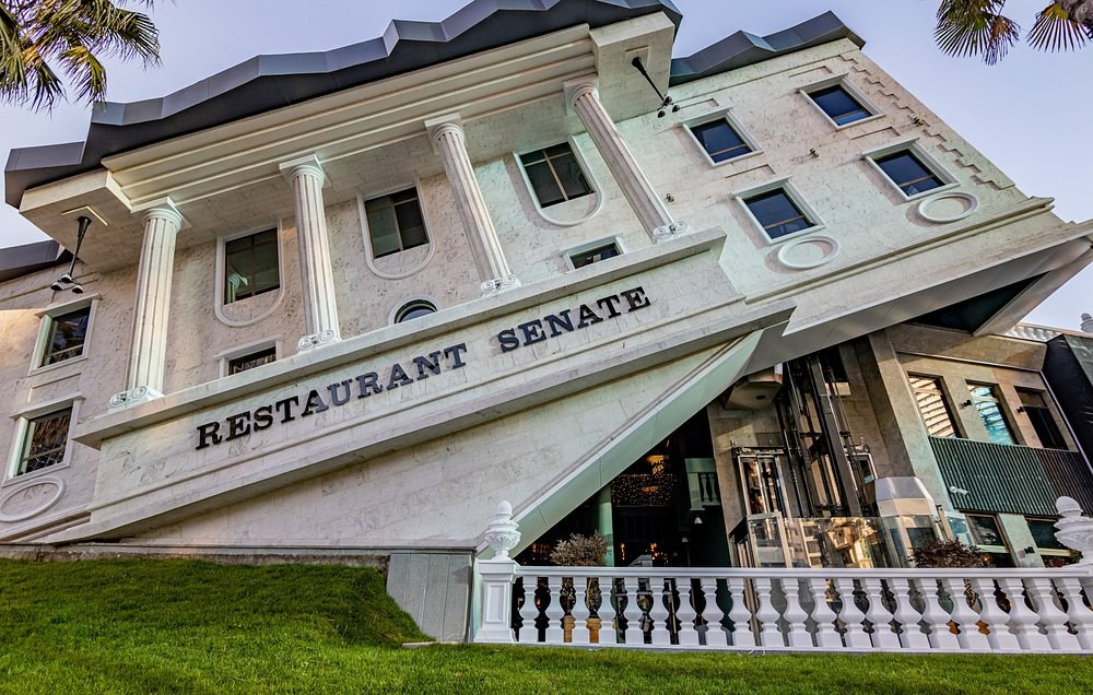 Senate Restaurant & Lounge. Главная
