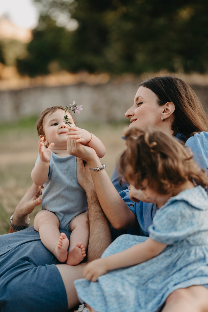 Jovana Zoran Jana i Bogdan — porodicno fotografisanje napolju. Deciji i porodicni fotograf u Beogradu Oksana Skendzic