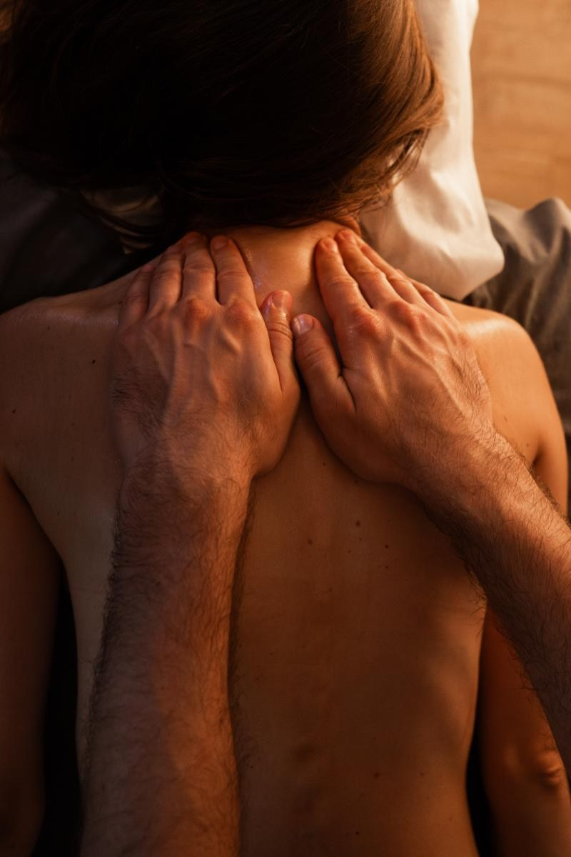 Rückenmassage Köln – Verspannungen lösen & Entspannung. Wellnessmassage & Massage Köln – Entspannung, Rückenmassage & Aromaölmassage