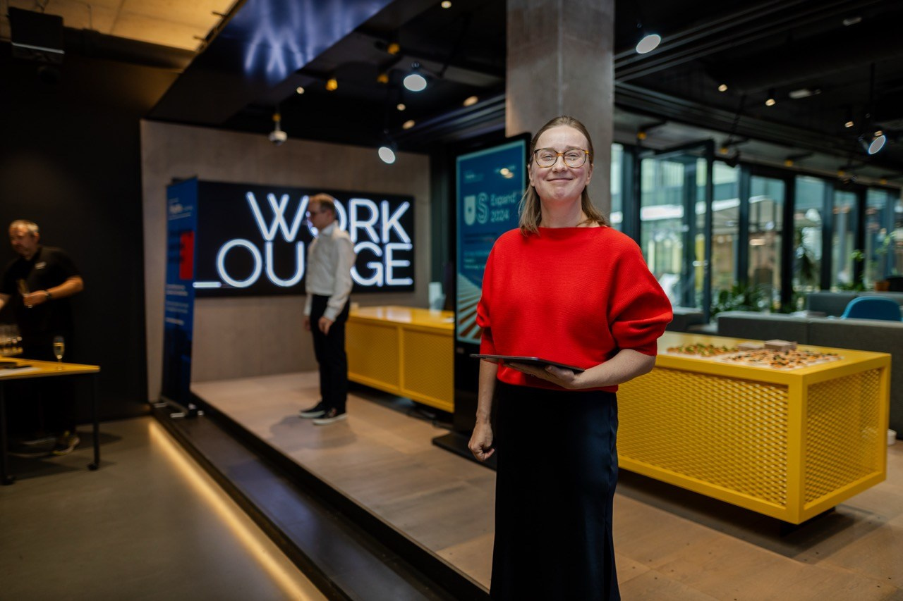 Firemní fotograf Praha. Dana Lišková — Empatická fotografka | Introspektivní umělkyně | Neurodivergentní koučka| Zakladatelka Artepy.cz