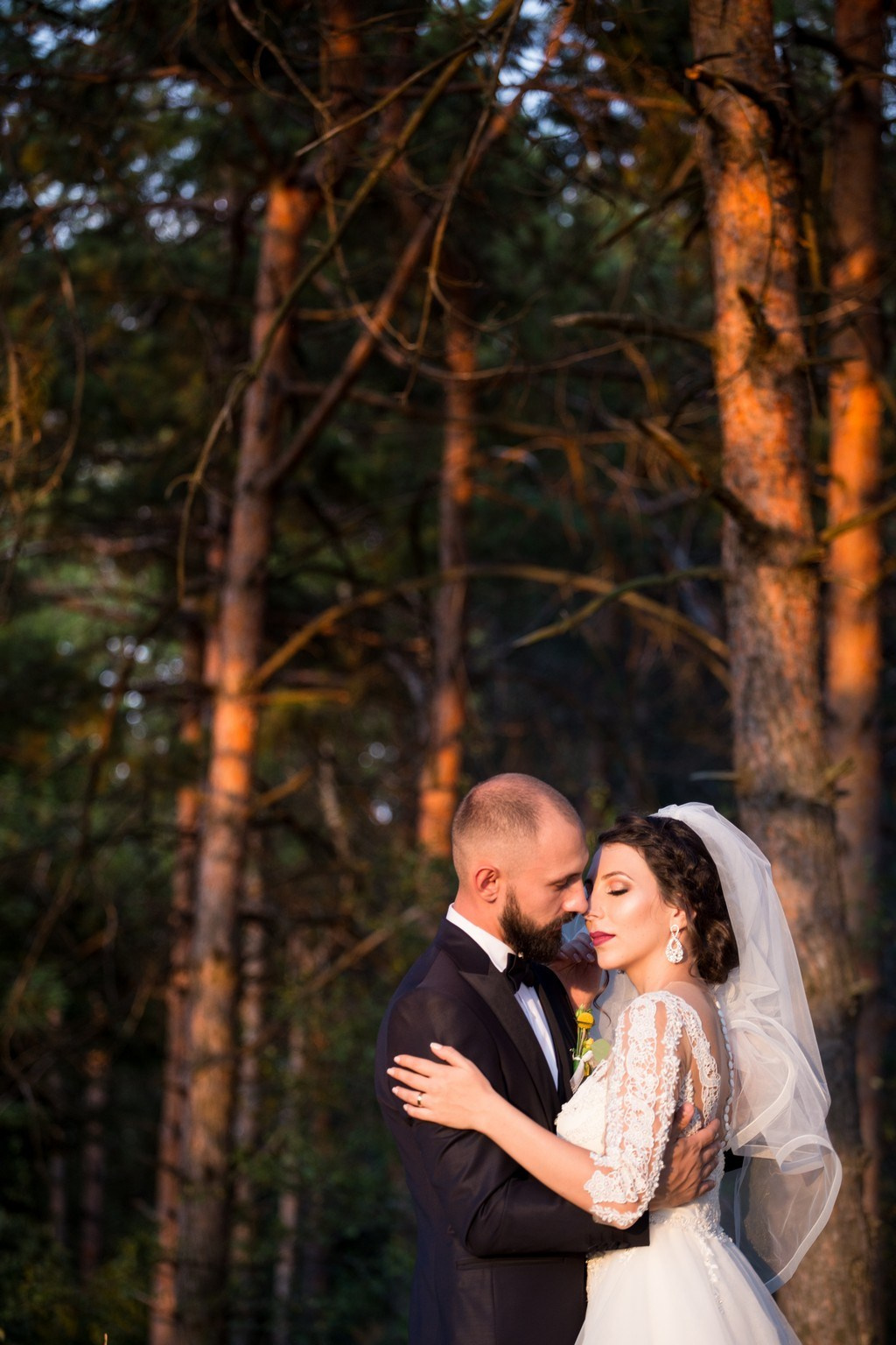 Otilia si Dragos by fotograf nunta Iasi — Eduard Schiopu