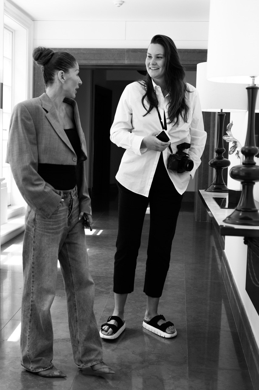 Backstage fotografie. Dana Lišková — Empatická fotografka | Introspektivní umělkyně | Neurodivergentní koučka| Zakladatelka Artepy.cz